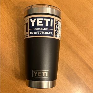 YETI Rambler 20 oz Tumbler in Matte Black